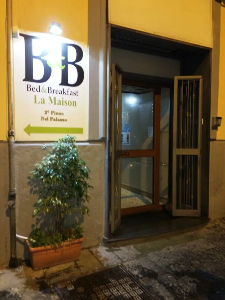 B&B La Maison 0*, Naples